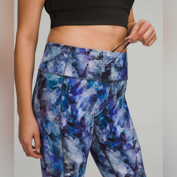 Lululemon Fast and Free High-Rise Tight 25" SIZE 6
Chromasphere Multi Blue - Picture 4 of 15